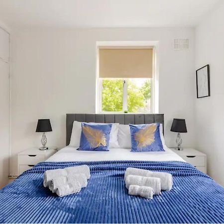 Spacious Two Bedroom Apartment In Battersea, Free Parking London Exterior photo