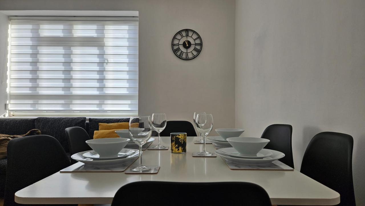 Spacious Two Bedroom Apartment In Battersea, Free Parking London Exterior photo