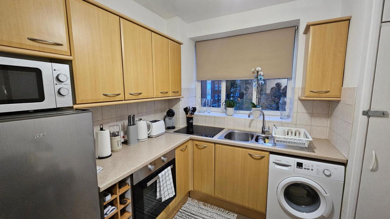 Spacious Two Bedroom Apartment In Battersea, Free Parking London Exterior photo