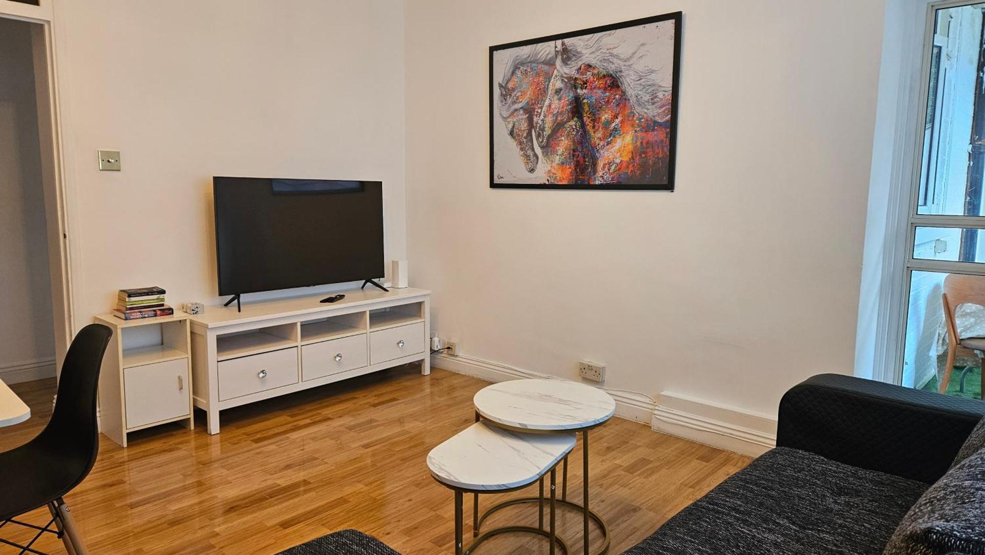 Spacious Two Bedroom Apartment In Battersea, Free Parking London Exterior photo