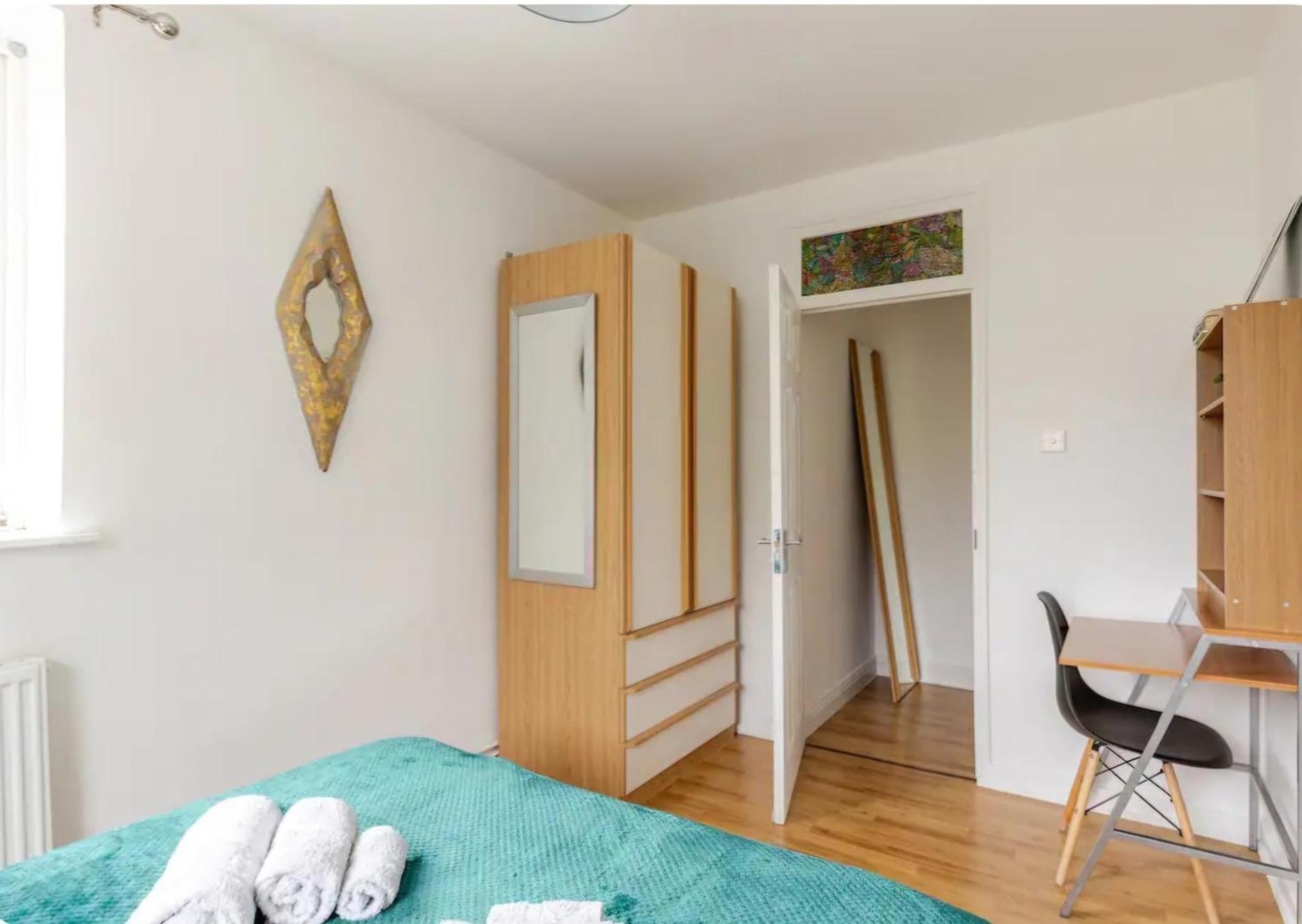 Spacious Two Bedroom Apartment In Battersea, Free Parking London Exterior photo
